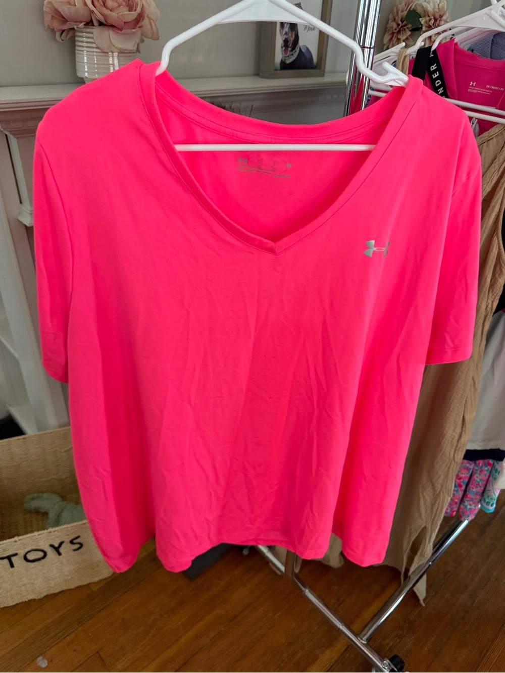 Under Armour Women's Hot Pink V-Neck Short Sleeve Tee
